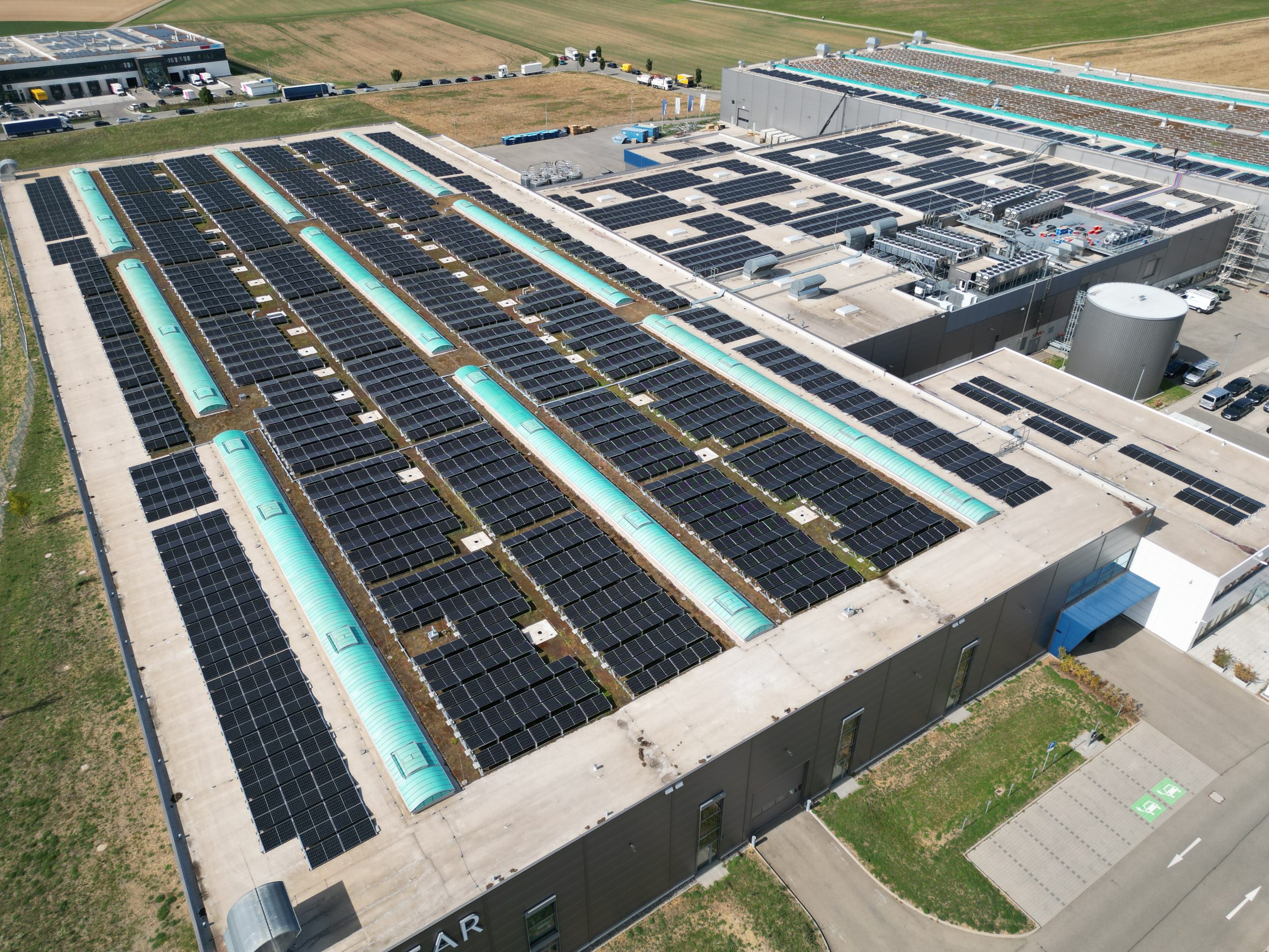 pv-anlage-villingen-schwenningen-2700kwp-jf-solar.jpg Großflächige Photovoltaikanlage mit 2.700 kWp Leistung in Villingen-Schwenningen von JF Solar