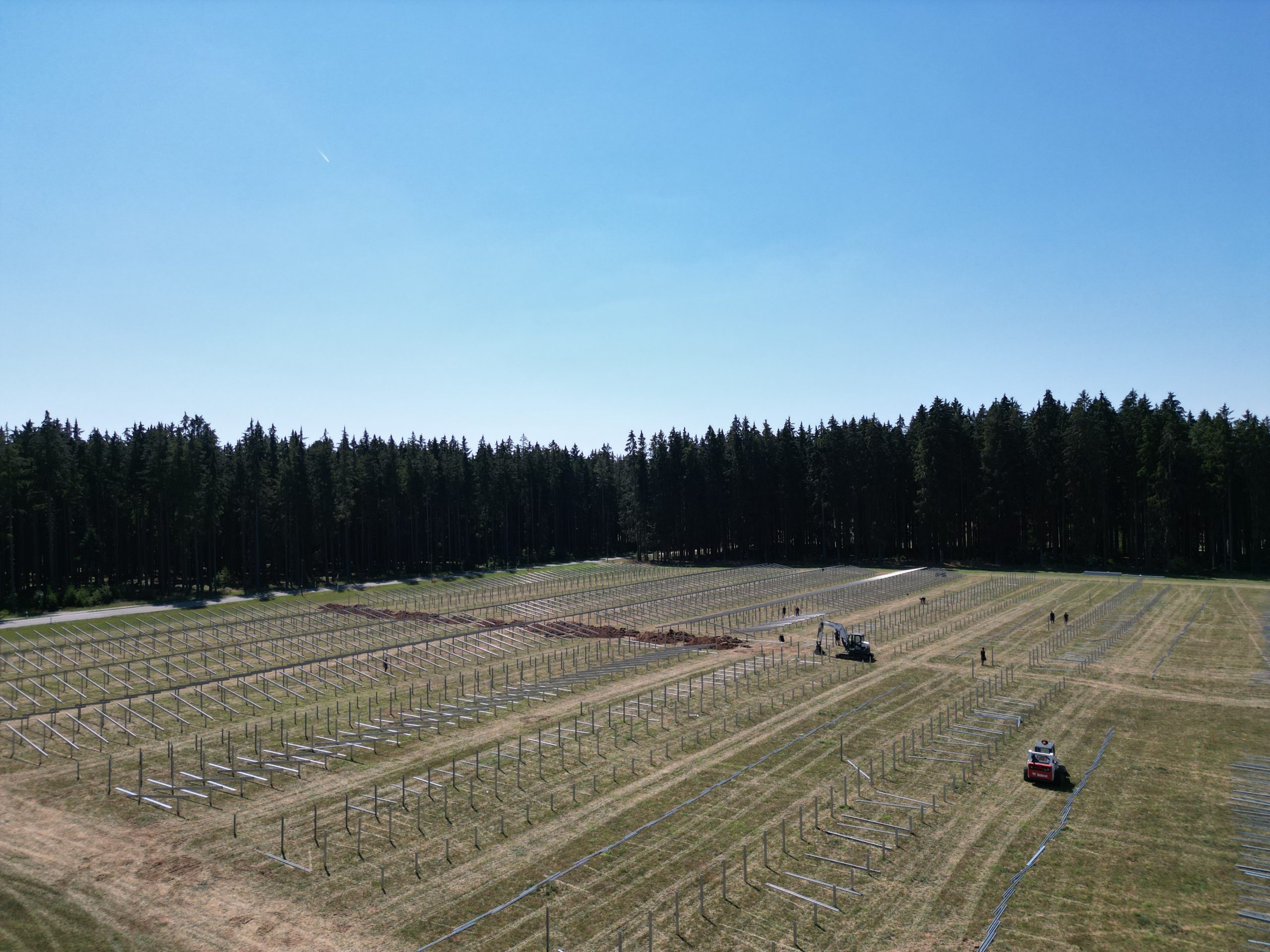 Montage der Unterkonstruktion für einen Solarpark